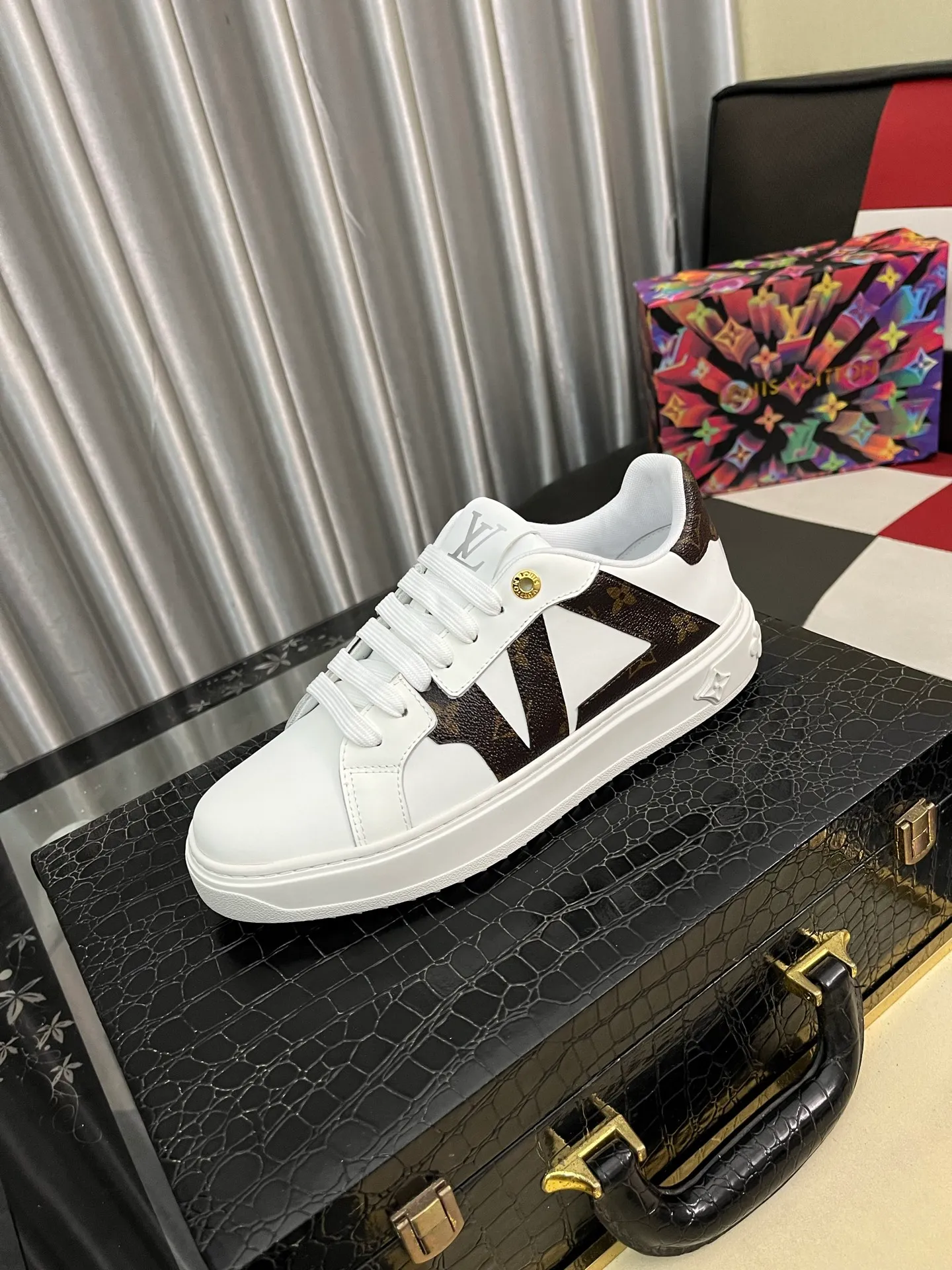 Men's shoes 💰520⌚️⌚️LV Louis Vuitton. The latest fashionable casual shoes are popular in physical stores. New spring and summer comfortable imported custom original cowhide, unique jacquard fabric element design. With sheepskin lining, Lv original bottom, [sun][sun] high-end packaging and high quality💪Details determine the quality, you can enter and leave the counter at will, welcome to compare🇮🇹Number of sizes 38-445️⃣Color options available